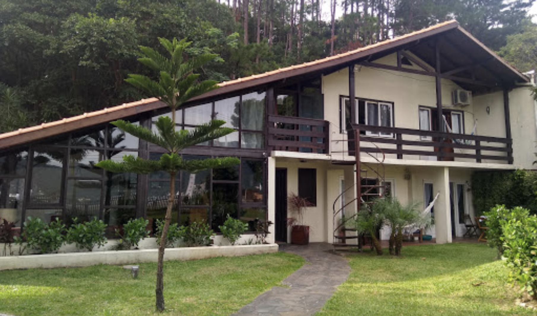 Fachada da Pousada Jardim da Lagoa